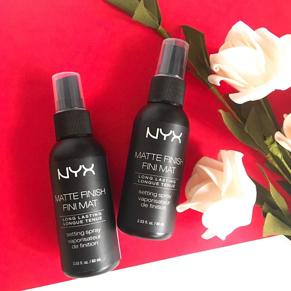 XỊT KHÓA LỚP TRANG ĐIỂM NYX - DEWY FINISH - LONG LASTING SETTING SPRAY (60ML)