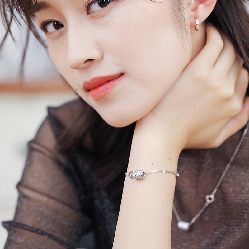 Vòng tay đính cườm nhỏ được thiết kế đẹp mắt Vòng tay thời trang cá nhân của phụ nữ