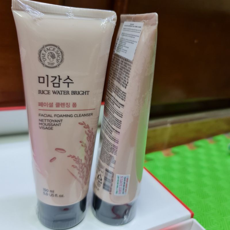 Sữa Rửa Mặt Làm sáng Da THEFACESHOP RICE WATER BRIGHT CLEANSING FOAM