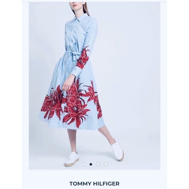 Đầm Tommy tay dài in hoa đỏ rất sang