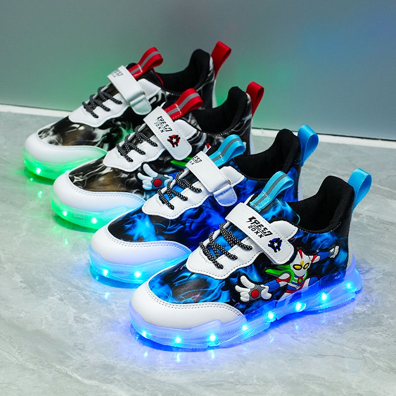 Giày Thể Thao Có Đèn Phát Sáng Nhiều Màu Sắc Hình Ultraman Dễ Phối Đồ Thời Trang Xuân Thu Cho Bé Trai