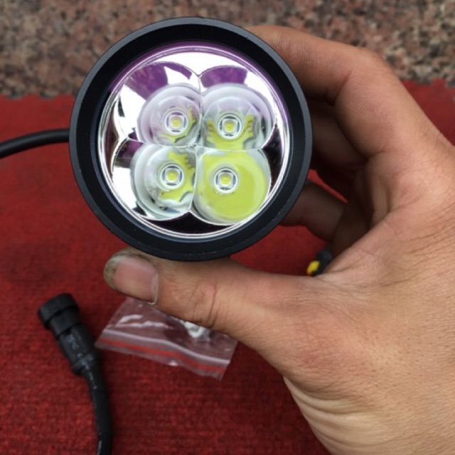 Đèn trợ sáng l4x f1 ánh tím