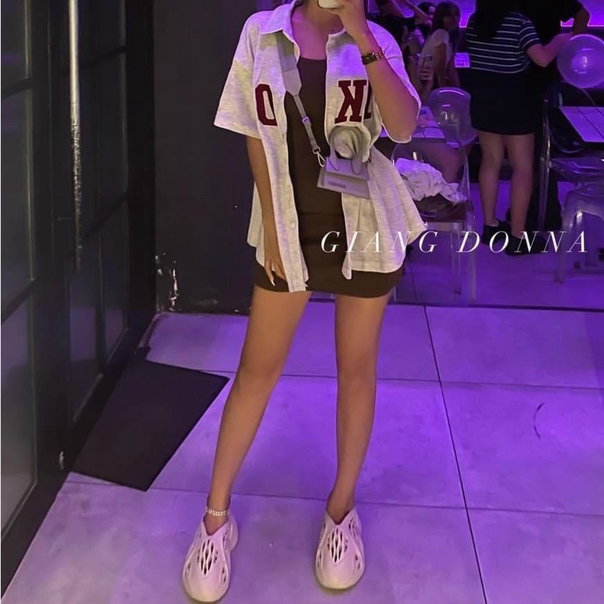 Đầm Hai Dây Nữ Body Kèm Áo Khoác Kiểu Sơ Mi Tay Lỡ Form Rộng In Chữ Chất Thun Gân Siêu Hot Trend