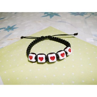 Vòng tay Handmade trái tim yêu thương.