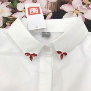 Sơ mi trắng cổ đính đá
