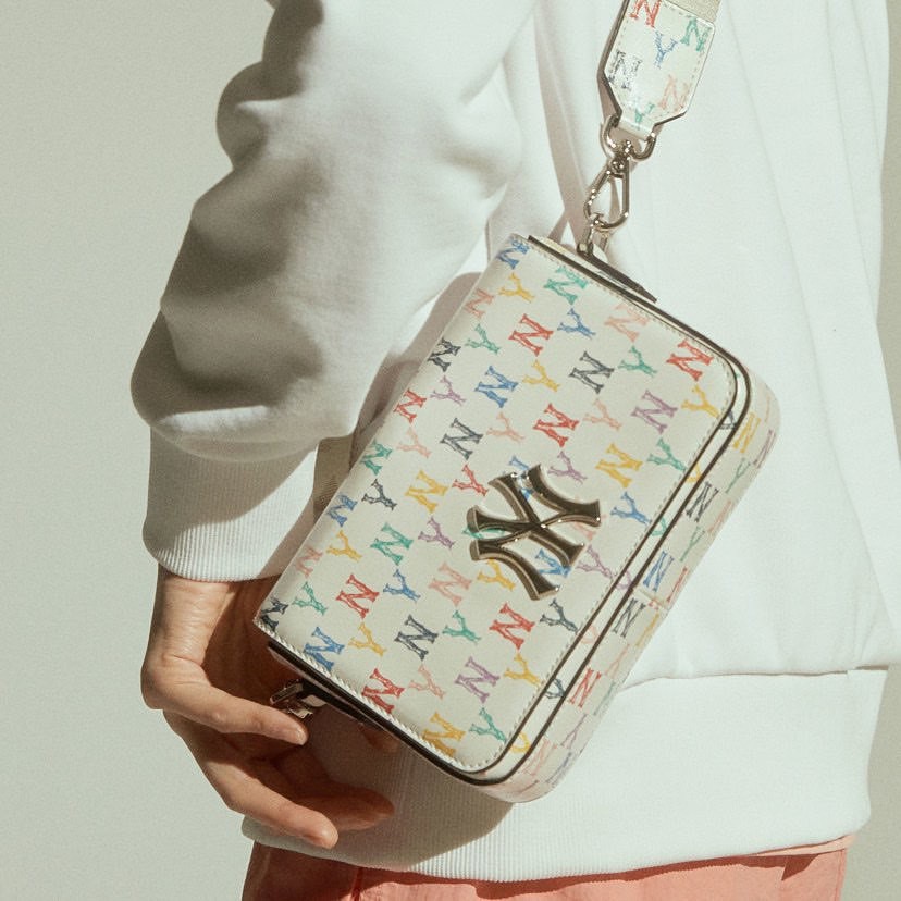 (Tqxk 1:1) Túi đeo chéo trắng phối màu M//L//B T/Q/X/K đủ 4 màu đẹp không tì vết