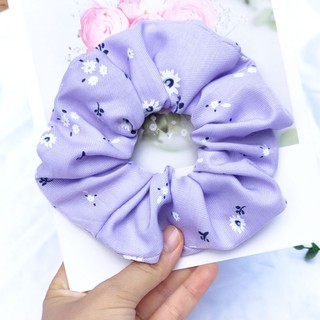 Dây buộc tóc scrunchies họa tiết hoa nhí màu tím