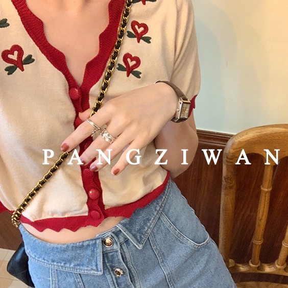 Áo croptop dệt kim ngắn tay thêu họa tiết phong cách retro cho nữ | BigBuy360 - bigbuy360.vn