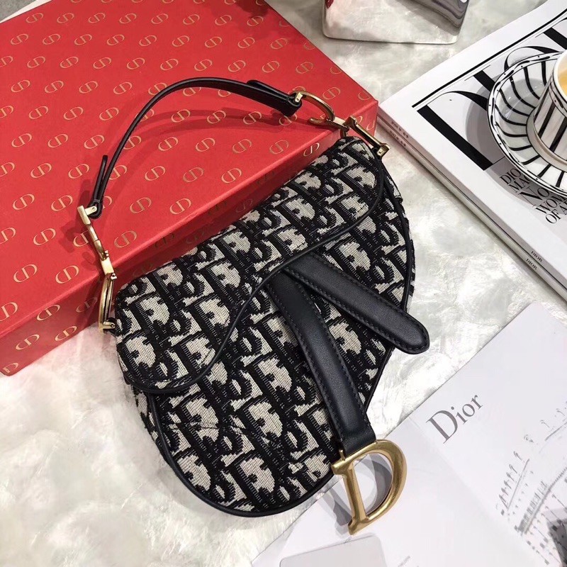 YÊN NGỰA DIOR