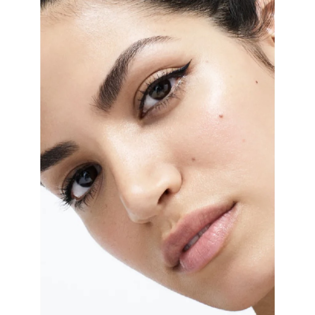 GLOSSIER Pro Tip Eyeliner - Bút kẻ mắt đầu cọ cho đường eyeliner sắc nét