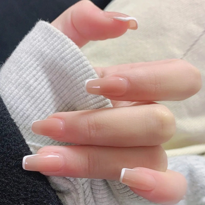 Móng Tay Giả Kiểu Pháp Đầu Vuông Bóng Bẩy Hợp Thời Trang