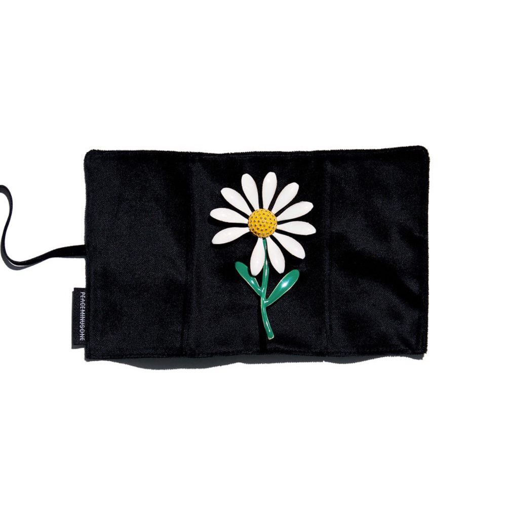 Huy hiệu cài áo PMO DAISY BROOCH