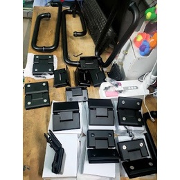 Compo phụ kiện phòng tắm dùng dùng inox hôp 25 vuông