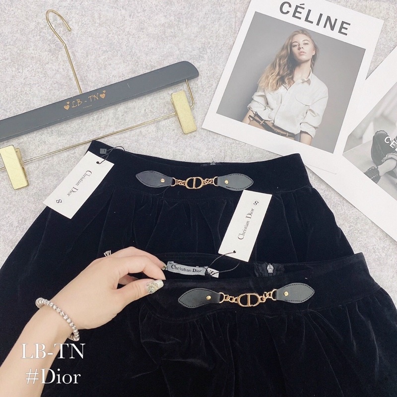 Quần short nhung phồng dây xích đẹp