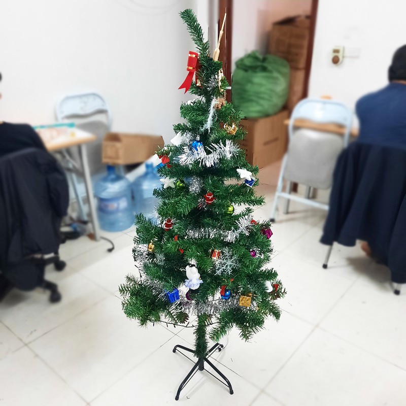 Cây thông noel trang trí nhà cửa cao 1.5m, 1m8 kèm phụ kiện