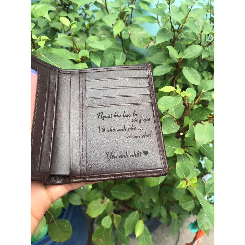 Ví Da Nam Dáng Đứng Khắc Chữ Theo Yêu Cầu  ⏭  Ví Nam Da Thật Nguyên Miếng Cao Cấp Bảo Hành 12 Tháng