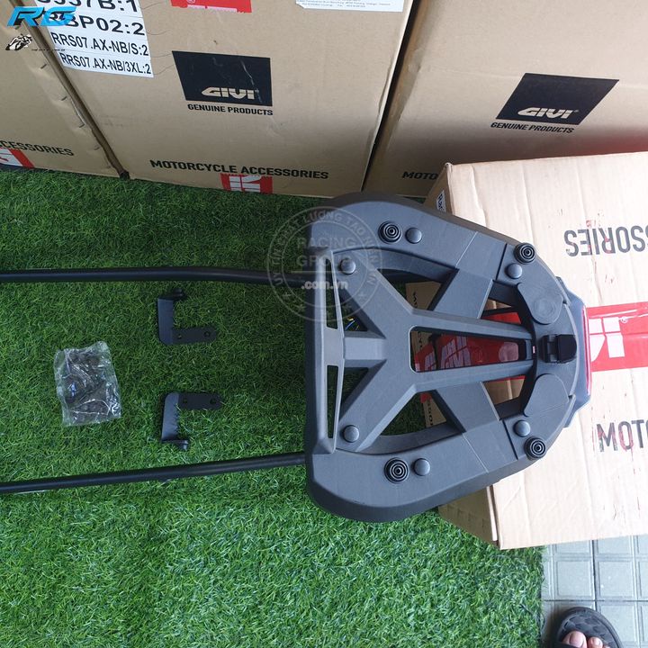 Baga Givi  Givi Exciter 155 HRX Có Đế Gắn Thùng Và Đèn Hậu Stop Chịu Lực Cao chính hãng