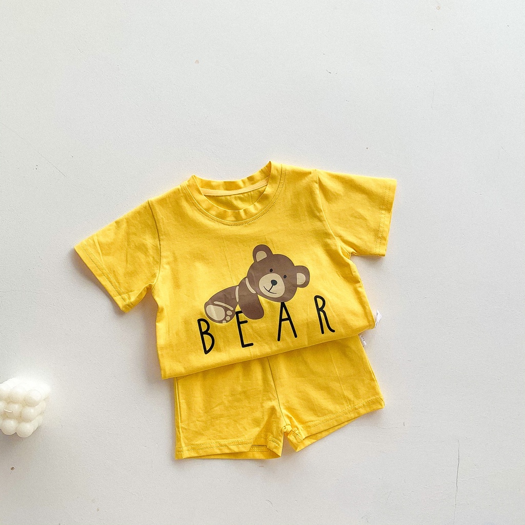 Set áo thun tay ngắn và quần đùi in hình họa tiết gấu hoạt hình dễ thương dành cho bé
