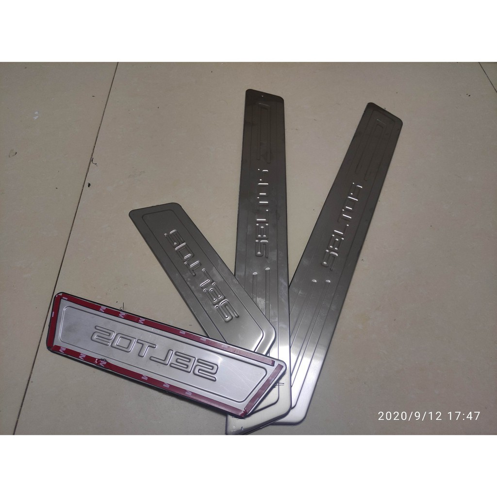 Ốp Bậc Cửa Xe Kia Seltos 2020 2021 cao cấp -mẫu INOX KT02