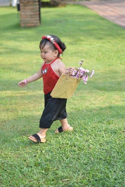 Áo yếm cho bé gái