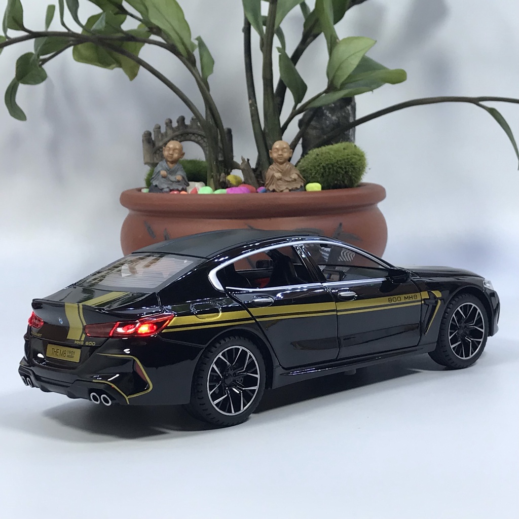 Mô hình siêu xe BMW M8 tỷ lệ 1:24 bằng hợp kim cao cấp mới ra mắt đủ màu Xanh/Đỏ/Trắng/Đen