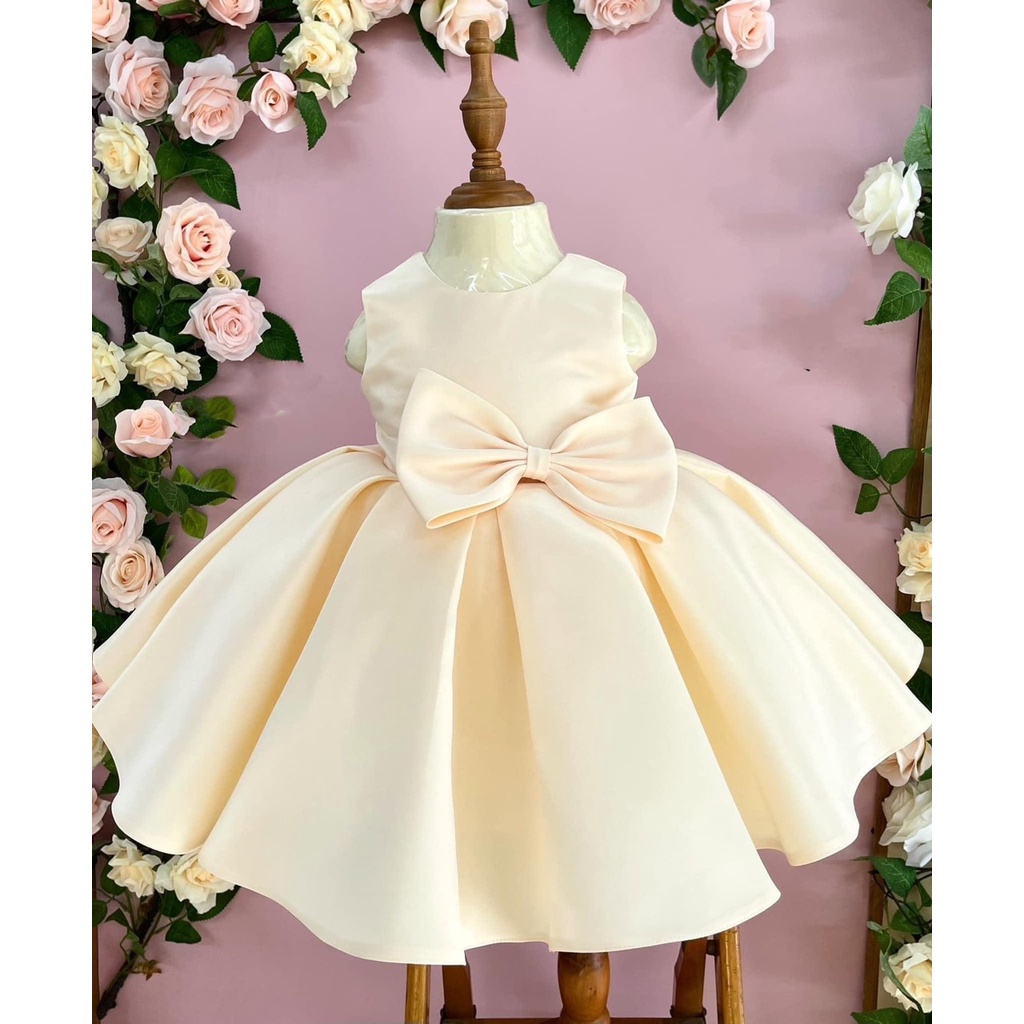 Váy công chúa sát tay nơ