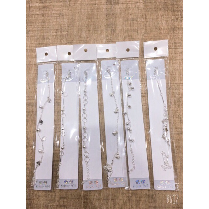 Lắc chân đủ mẫu