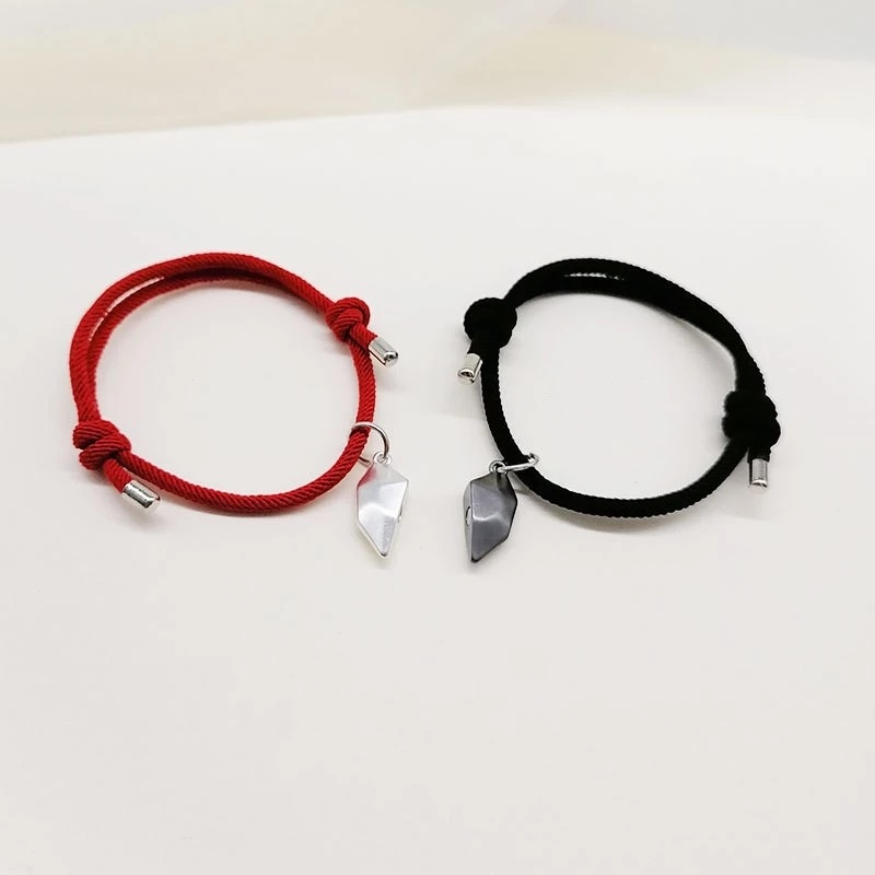 Set 2 Vòng Tay Mặt Trái Tim Có Nam Châm Cho Cặp Đôi