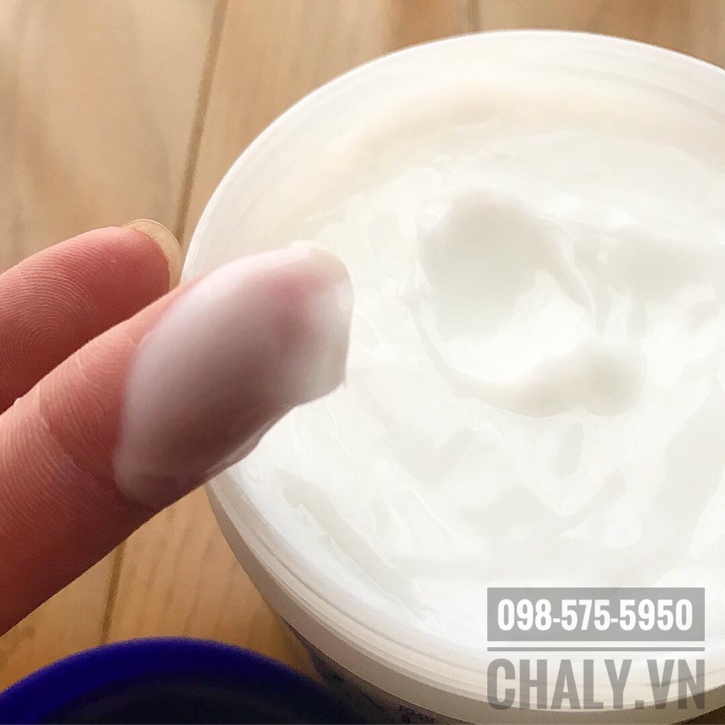 Kem dưỡng trắng da ý dĩ Hatomugi Moisturizing & Conditioning The Milky 300g Nhật Bản