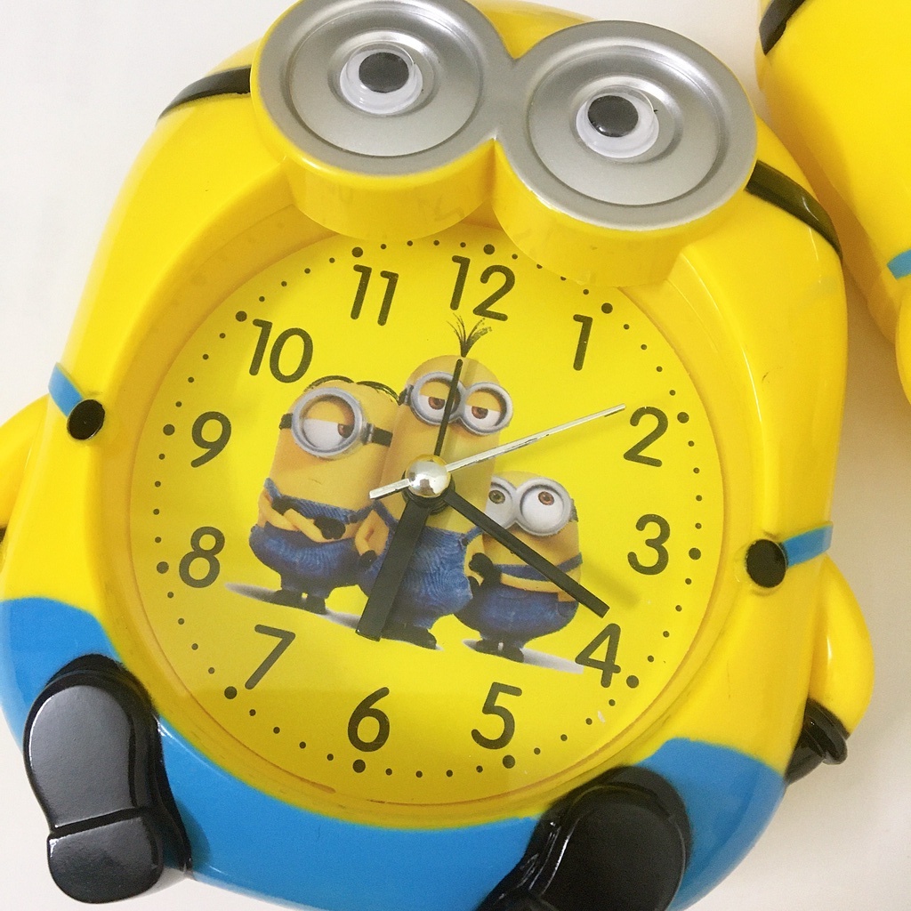 Đồng hồ báo thức Minion để bàn trang trí cute cực xinh Tezy-  8377