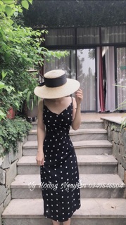 Váy chấm bi