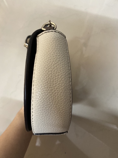 MACYS - Túi đeo chéo Guess bằng da màu đen và nâu trắng dành cho nữ