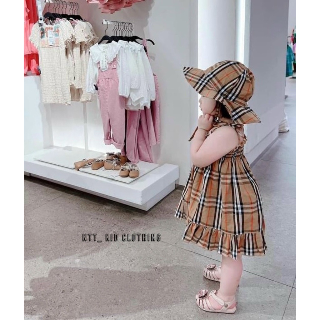 Váy kẻ bbr kèm mũ cho bé gái