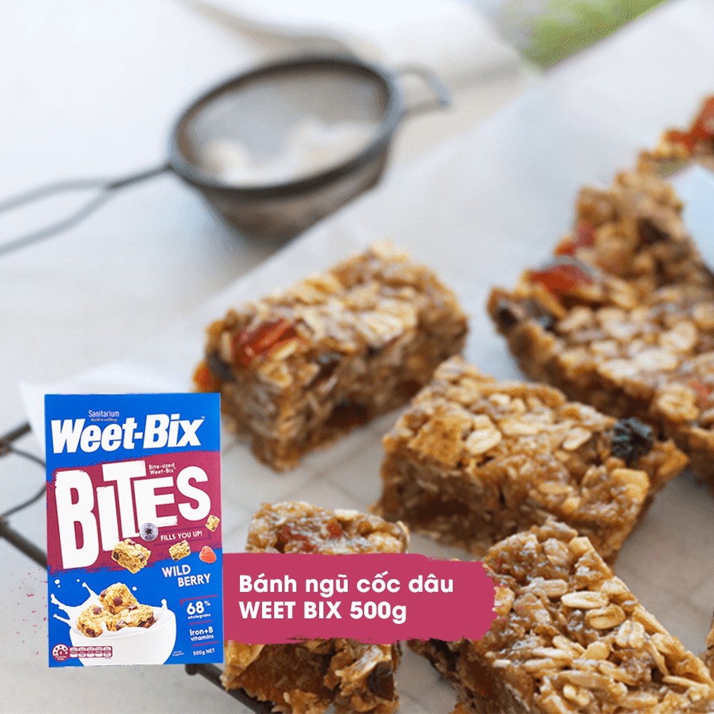 Hộp bánh ngũ cốc vị dâu Weet Bix Úc 500g, làm từ lúa mì nguyên chất Úc, giàu vitamin chất xơ