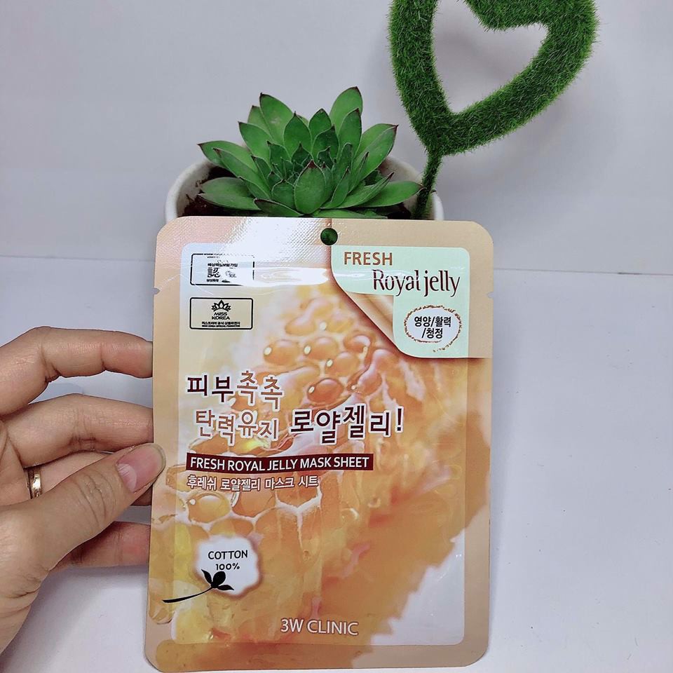 Mặt nạ chiết xuất sữa ong chúa 3W Clinic Fresh Royal Jelly Mask Sheet 23ml