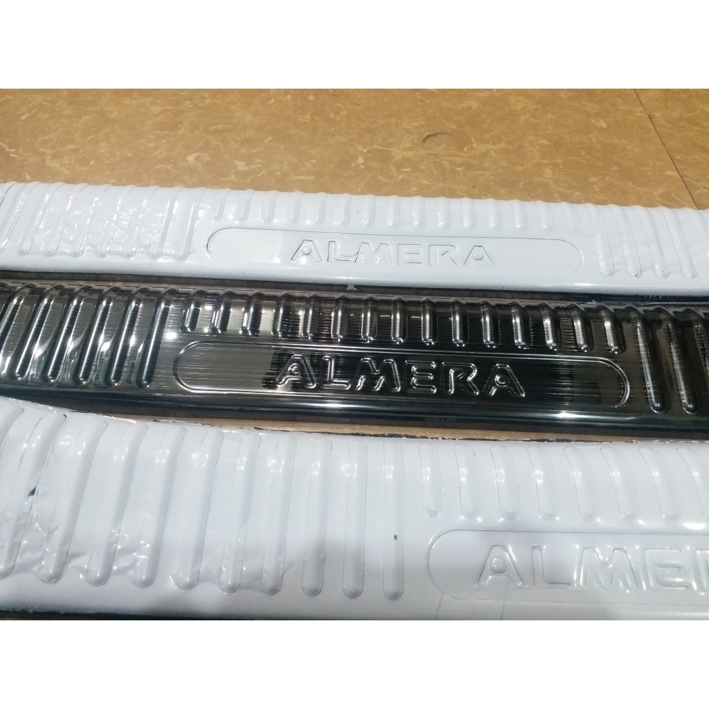Bộ 4 ốp nẹp bước chân Trong Titan xe Nissan Almera đời 2021