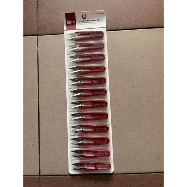 Kéo bấm nhựa đỏ PIN vĩ 12 cây
