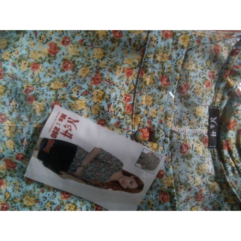 Áo kiểu công sở tay lỡ, cổ vuông, cúc vải | BigBuy360 - bigbuy360.vn