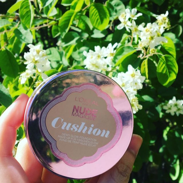Phấn nước che khuyết điểm L'oreal Nude Magique Cushion