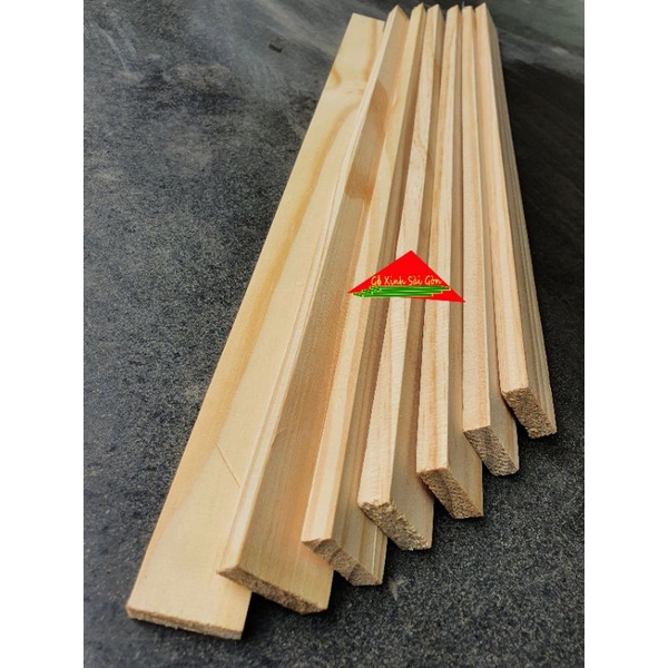 Thanh gỗ thông dày 1cm,rộng 3cm,dài 50cm dùng làm nẹp chỉ, khung viền,đóng chuồng thú cưng,DIY...