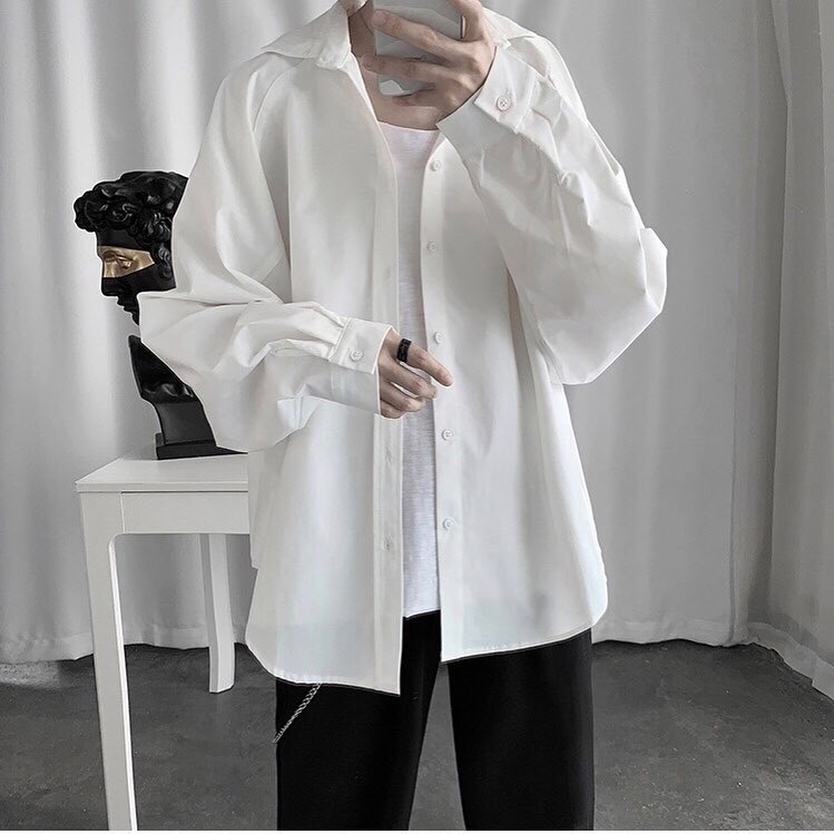 Áo sơ mi dài tay trắng đen trơn phông nam nữ vải lụa mềm mịn form rộng mát | Beway