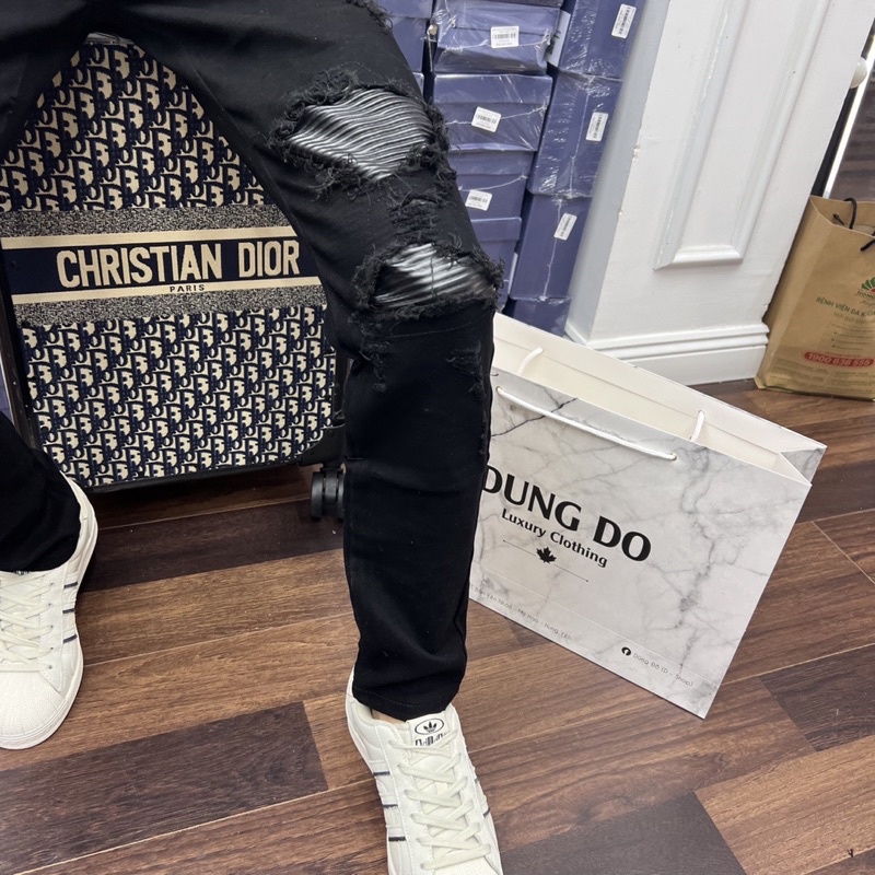 Quần Jean Dài Nam Màu Đen Rách Vá Da Phong Cách Thời Trang Cao Cấp