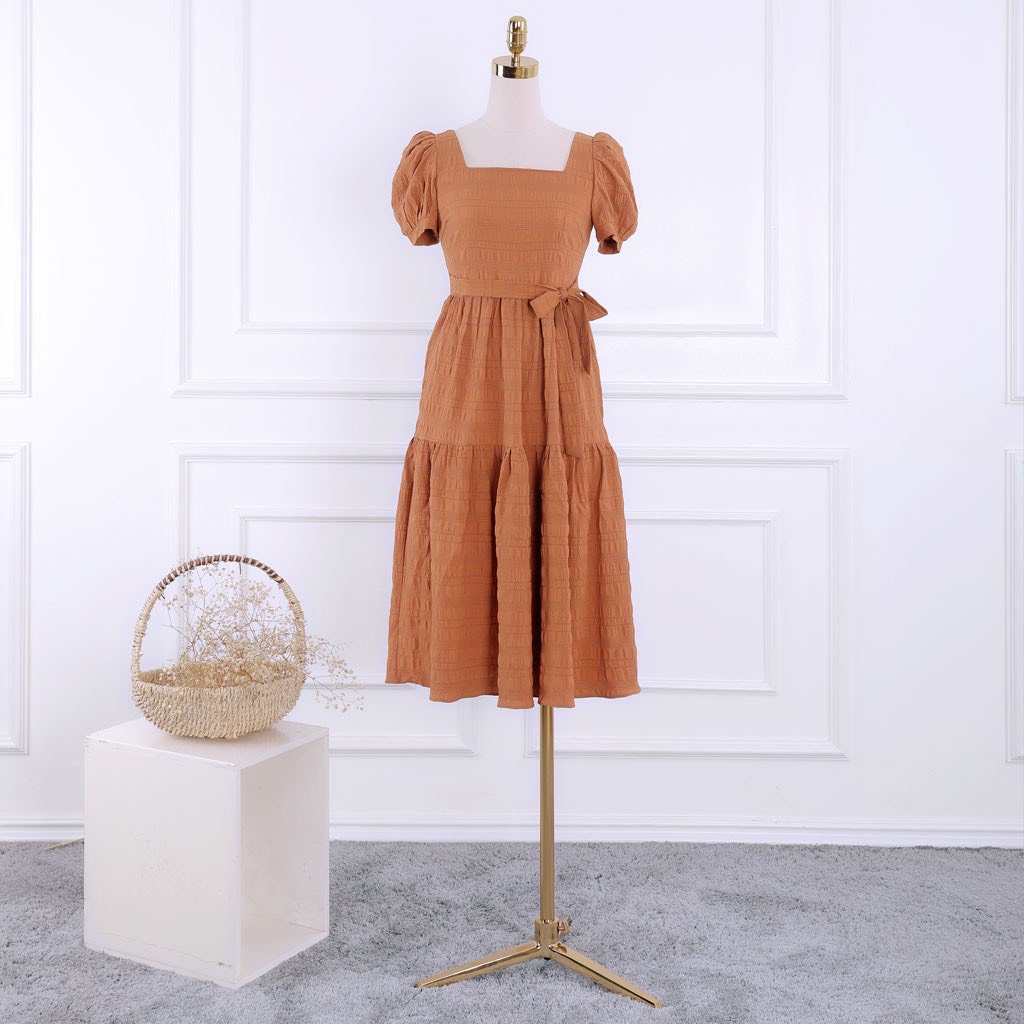 Đầm nũ ngắn tay, dáng xòe, cổ vuông, thắt no eo, thiết kế cao cấp TK Fashion - DK911
