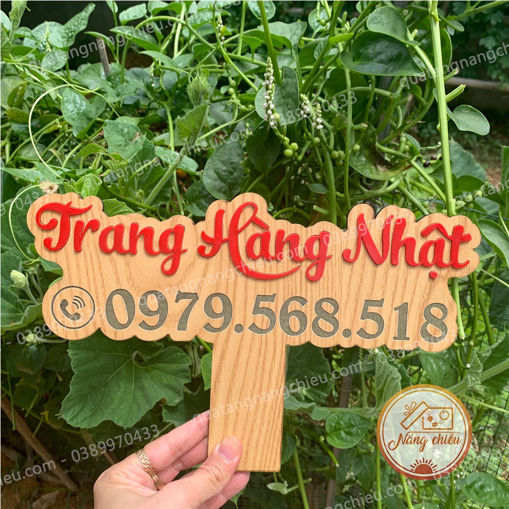 Bảng hiệu gỗ tay cầm size bự chụp ảnh - Thiết kế theo yêu cầu dành cho shop thời trang