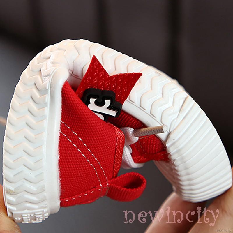 Giày thể thao đế mềm chống trượt in chữ phong cách Hàn Quốc cho trẻ em