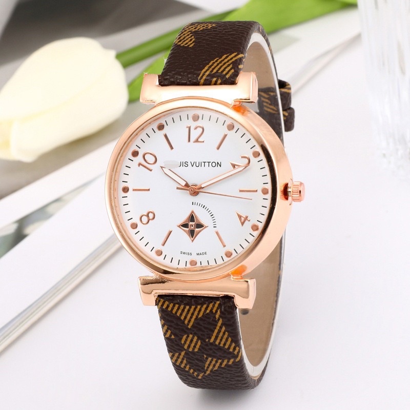 Đồng hồ nữ đeo tay Rus dây da in thời trang