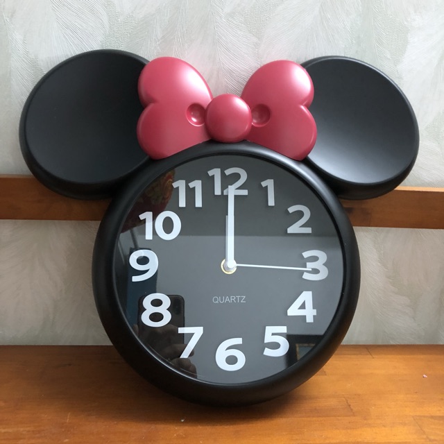 Đồng hồ treo tường hình Mickey màu đen nổi bật đường kính 19cm