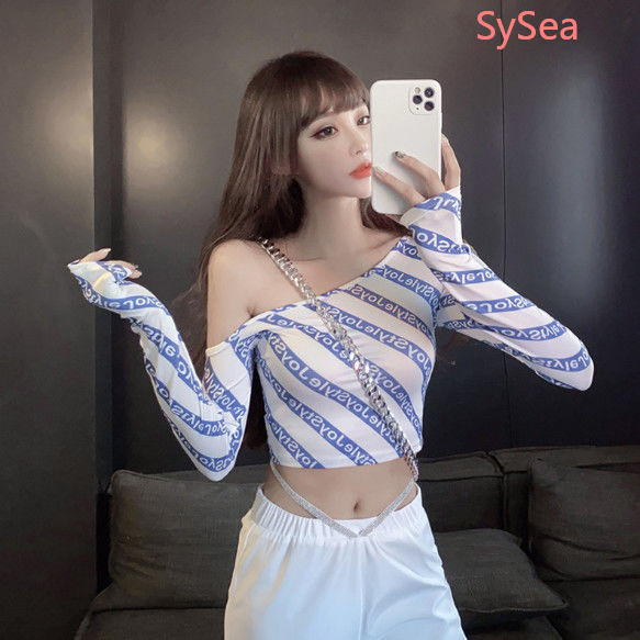 Áo Croptop Trễ Vai Hoạ Tiết Kẻ Sọc Trắng Thiết Kế Thanh Lịch