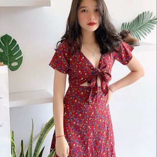 MẪU VÁY ĐẦM HOA ĐỎ NHÍ CỘT NƠ TRƯỚC NGỰC