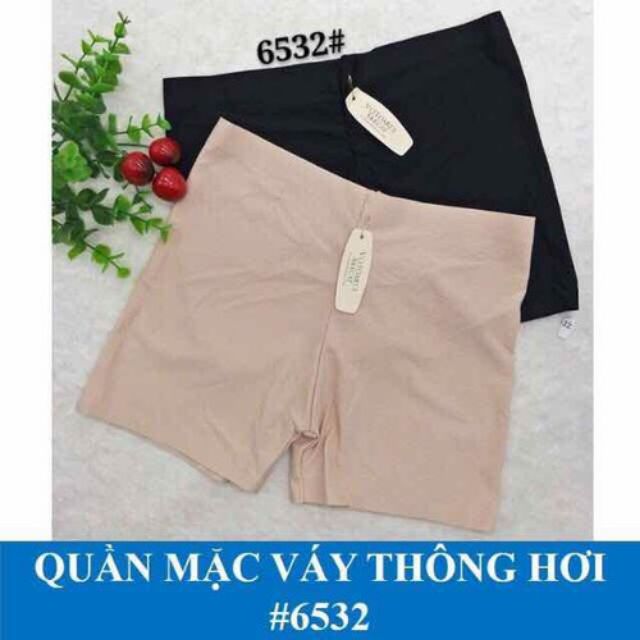 Quần đúc su thông hơi mặc trong váy